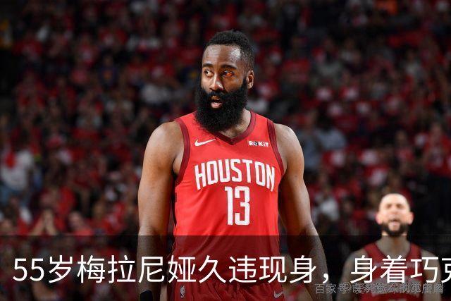 55岁梅拉尼娅久违现身，身着巧克力色发糖，空军一号突然低空掠过白宫